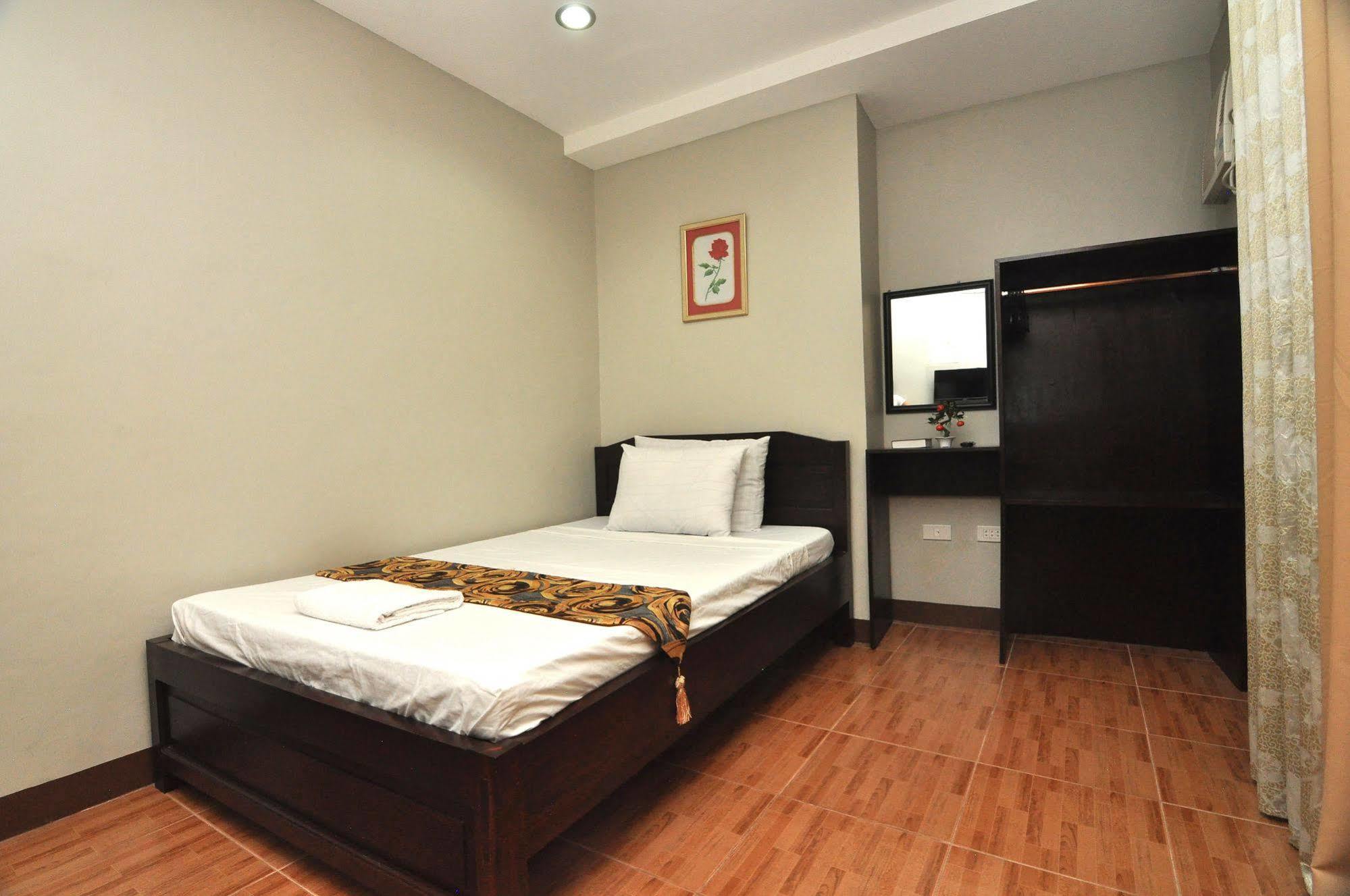 Harbour Gardens Tourist Inn Тагбиларан Экстерьер фото
